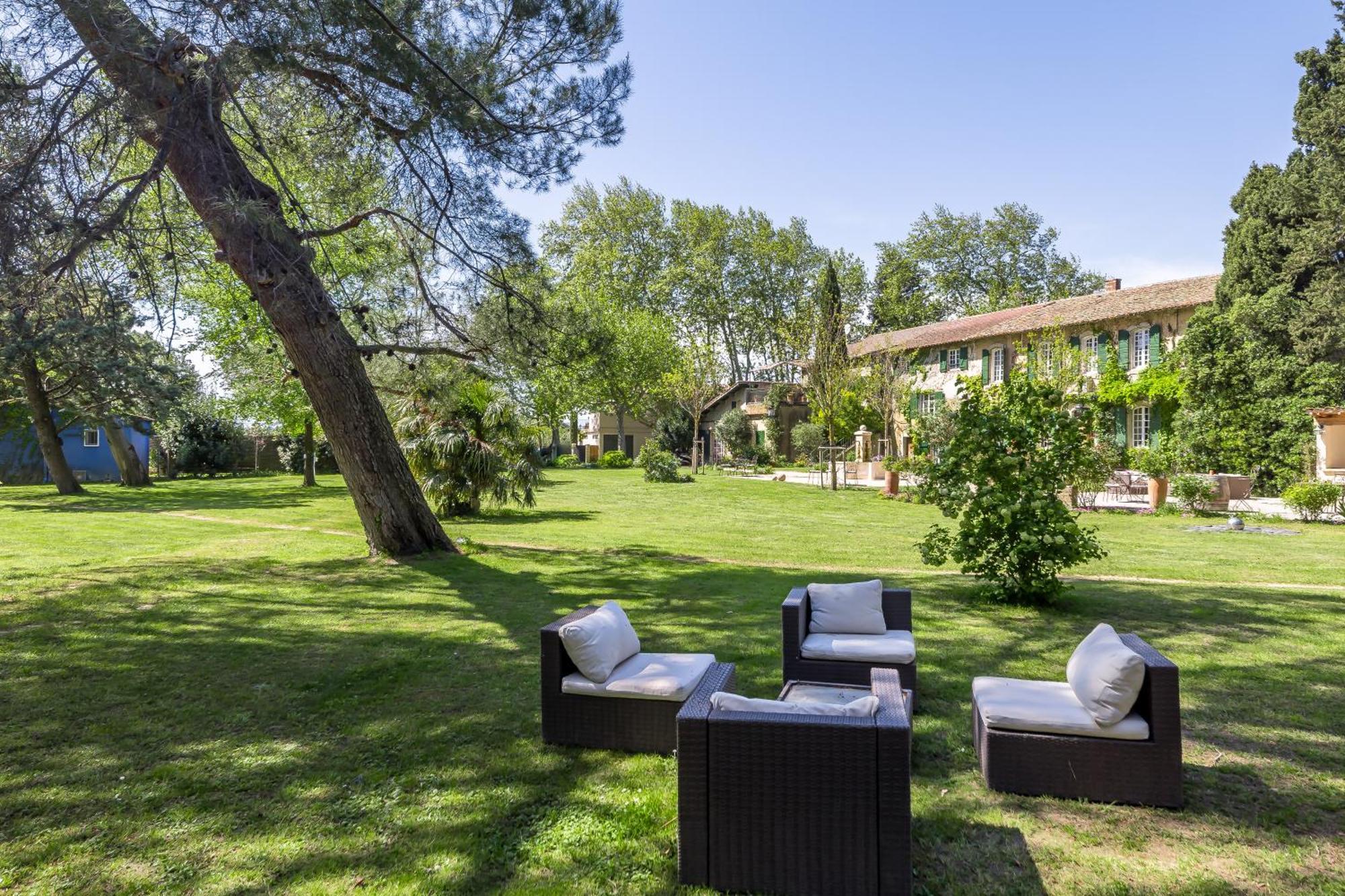Domaine De Rhodes B&B Aviñón Exterior foto