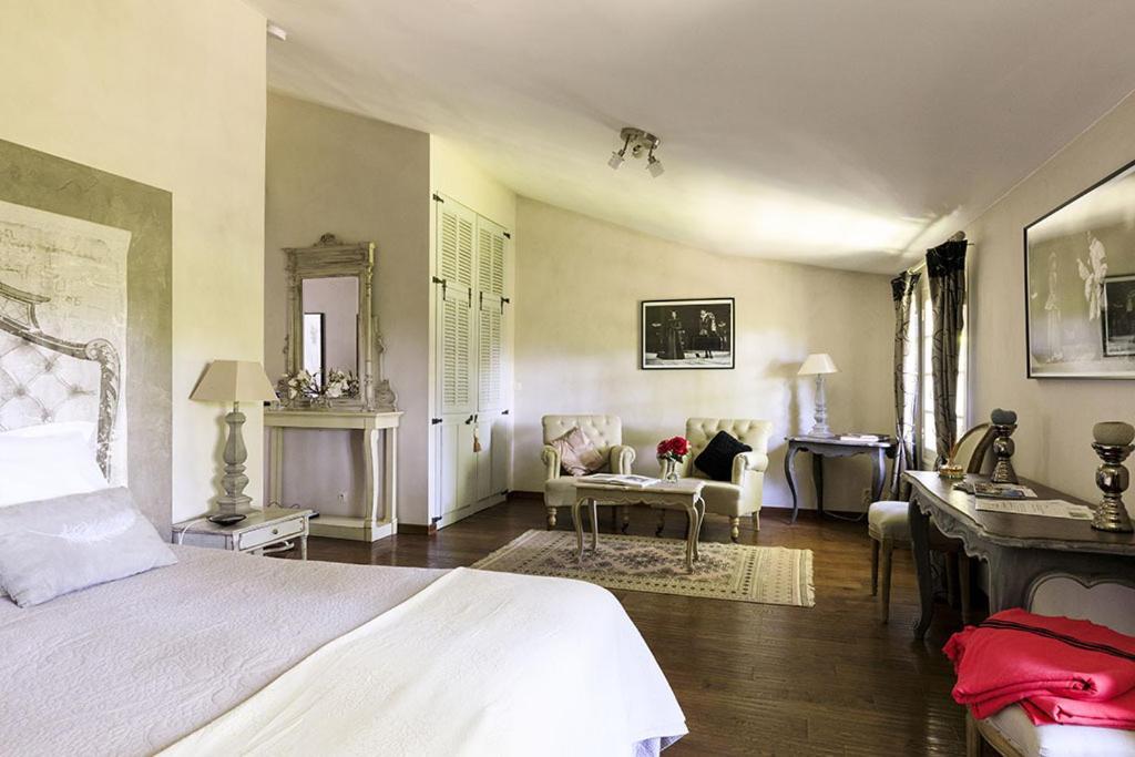 Domaine De Rhodes B&B Aviñón Habitación foto
